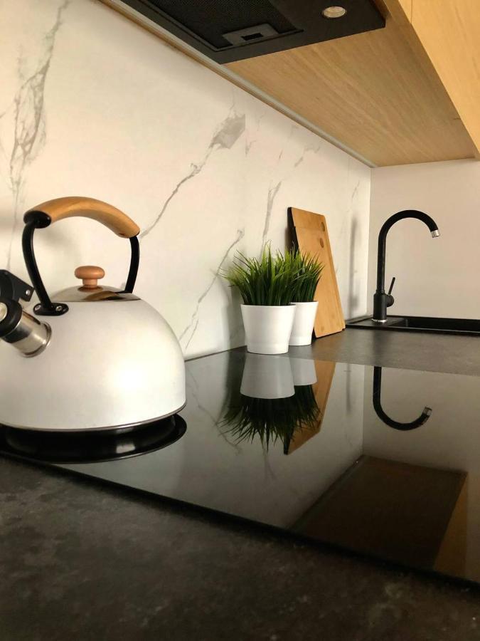 Apartaments Airport Okecie Premium Варшава Экстерьер фото