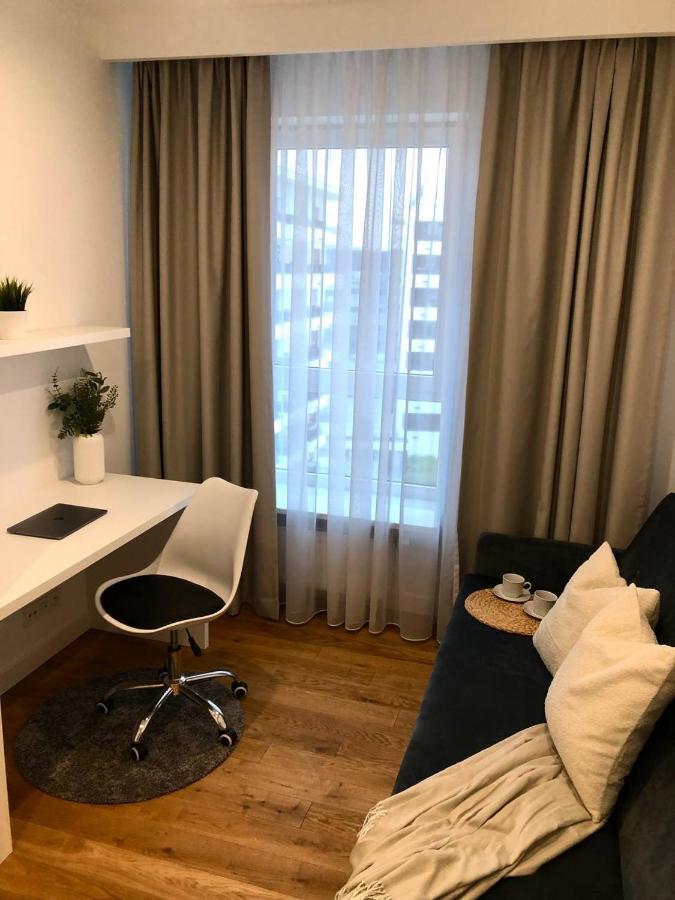 Apartaments Airport Okecie Premium Варшава Экстерьер фото